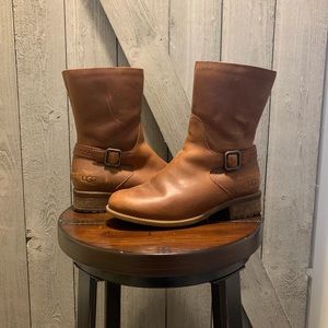 Leather UGG classic boot fully lined 8.5